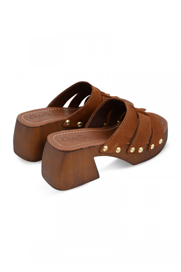 SLIPPERS 