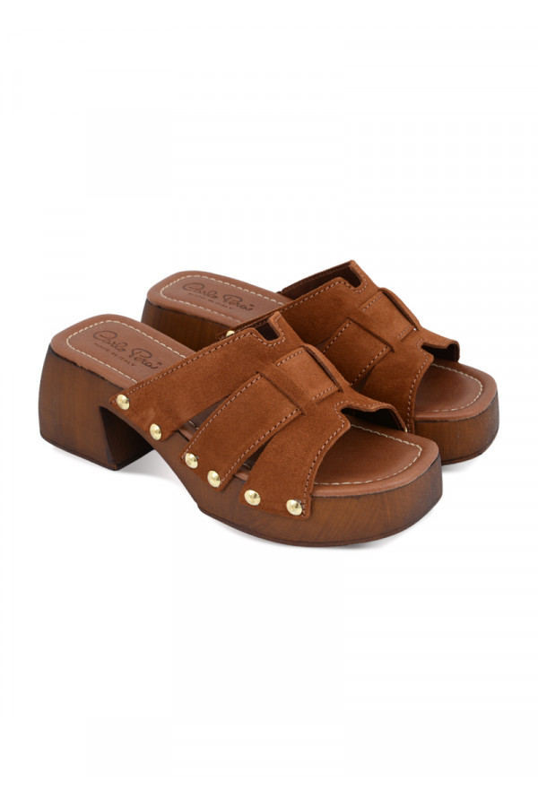 SLIPPERS 