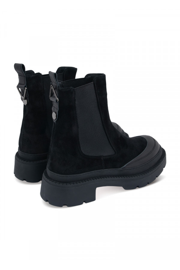 BOOTS 