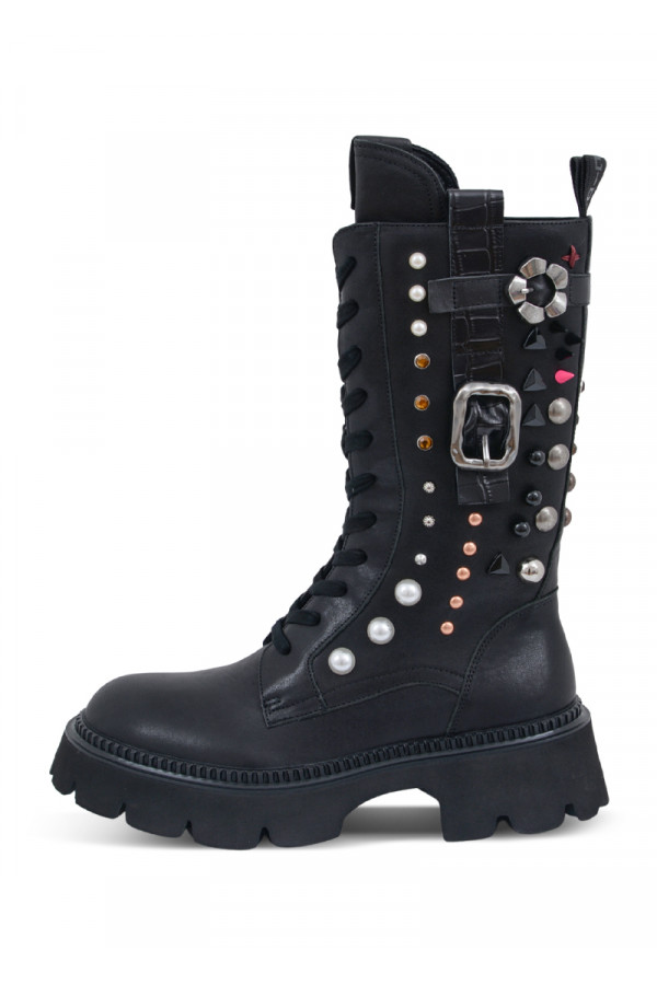 BOOTS 