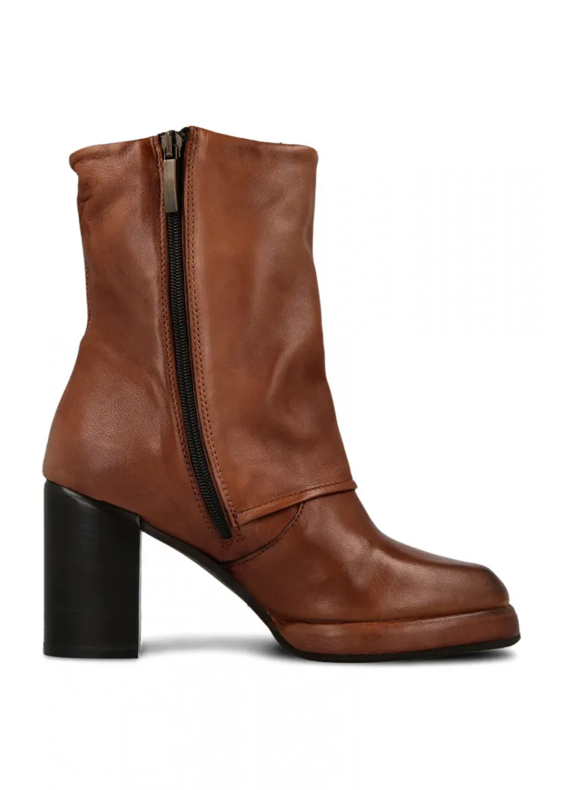 ANKLE BOOT 
