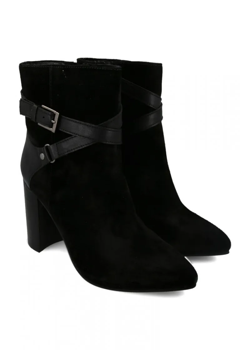 ANKLE BOOTS 